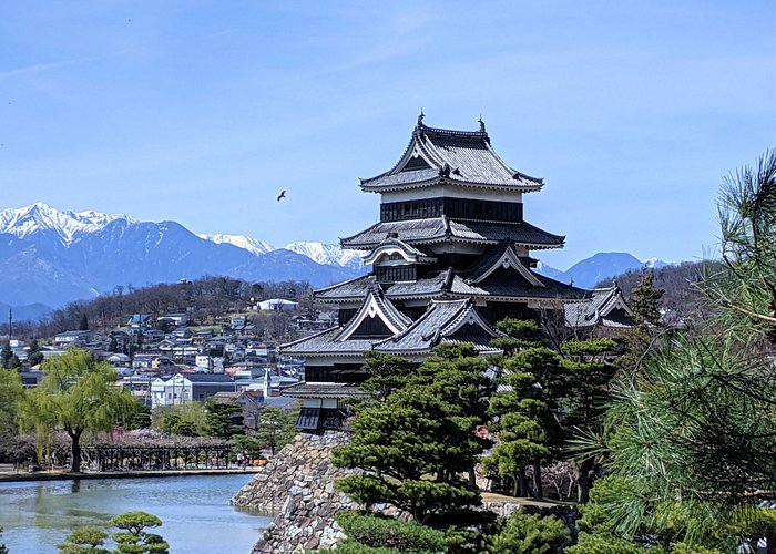 Matsumoto Castle Half-Day Walking Tour with Licensed Guide